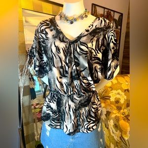 Shui Si Qing Ladies Top Black White